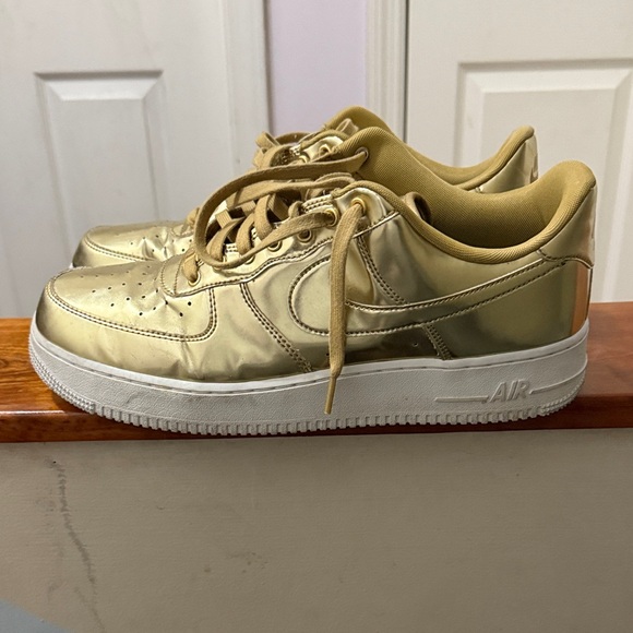 Nike Metallic Gold Air Force One - Picture 1 of 6
